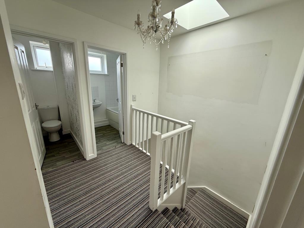Lot: 140 - VACANT THREE-BEDROOM HOUSE - Landing
